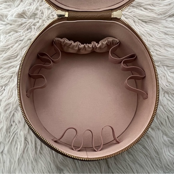 Cuyana Leather Wellness Case - Picture 6 of 7